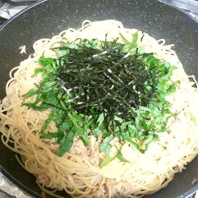 フライパンから失礼します！大葉と海苔で味わう♡ツナの和風パスタ♪