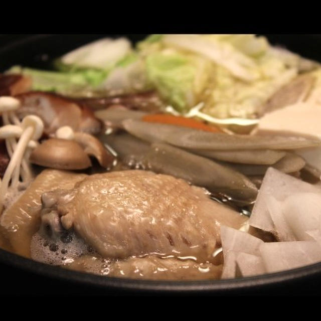 食べた翌朝はお肌もぷるぷる！？お肌が喜ぶ鶏牛蒡鍋。