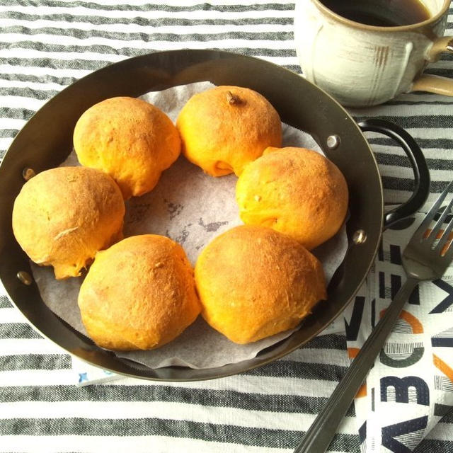 トマト味＆くるみの、ちぎりパン