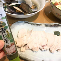 【合わせ技】自家製手抜き鶏ハムに青じそとレモンを添えると…
