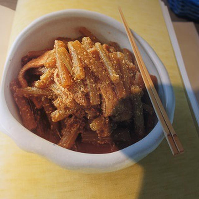 フキのゴマ煮