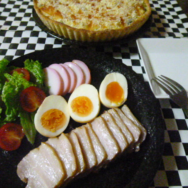 燻製いろいろとおからのキッシュ風の献立　夕ご飯