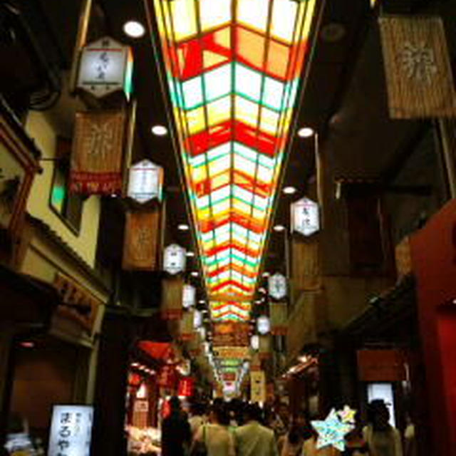 京都・錦市場で食べ歩き