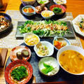 キムチマヨ豆腐、にらもやし炒め、鶏ぽん酢煮サラダと小鉢６品ときのこ汁で晩酌