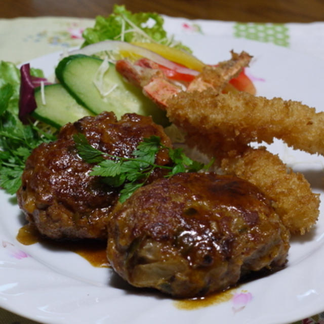 ＜野菜たっぷりハンバーグと海老フライ定食＞の夕ご飯☆とウルトラコーラと仮面サイダー、宇宙メシ？