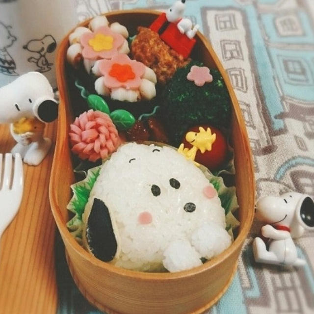 三角おにぎりでスヌーピーおにぎり弁当〖キャラ弁〗  #平日お昼ご飯はお弁当or外食