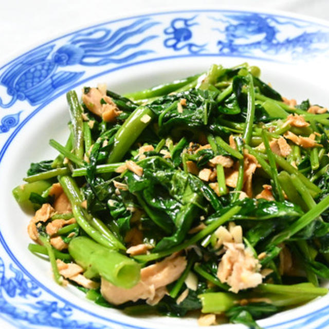 ツナ入りウンチェーイリチー(空心菜の炒めもの)。アンチエイジングに効果のある栄養素たっぷり、手軽に作れる沖縄風おつまみ。