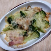 ベーコンと野菜のソテーのチーズ載せ焼き