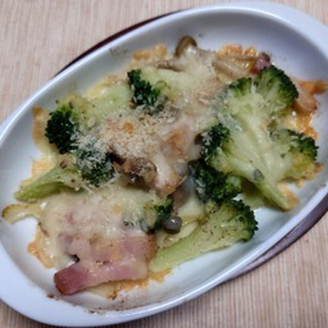 ベーコンと野菜のソテーのチーズ載せ焼き