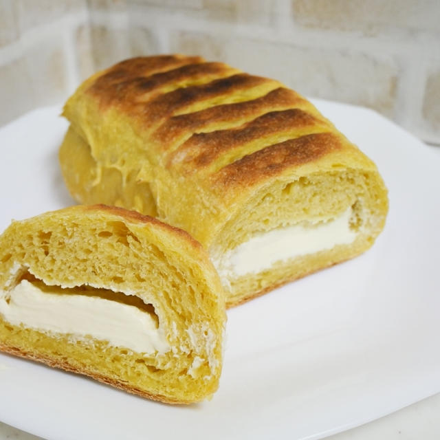 おうちパンの「マンゴークリームチーズ」　久々のマンゴーピューレバージョン。