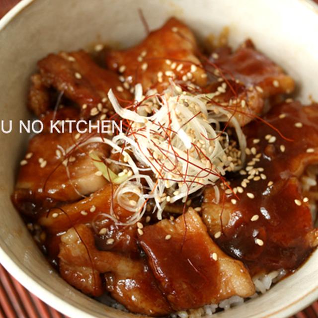 【激ウマ！豚バラ丼♪】　?我が家の庭にも紅葉が?