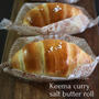 今週の自家製ホップ酵母パンレッスンは、キーマカレー塩バターロールと桜のバスクチーズケーキ