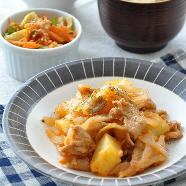 簡単おいしい！豚こまと野菜のケチャップ炒めがメインの献立