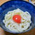 赤玉子で食べる釜玉うどんと「海老の天ぷらと竹輪天を揚げる」