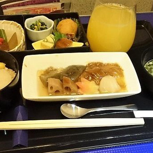 グレードアップしたANAプレミアムクラスの機内食第15弾！★羽田⇔那覇便：軽食＆夕食★そしてピザハウスのテキサス風アグー豚入りハンバーグ。。。
