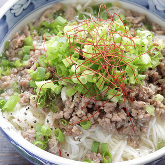 夏のお昼にオススメ！！さっぱり肉そぼろそうめんネギ塩レモン味