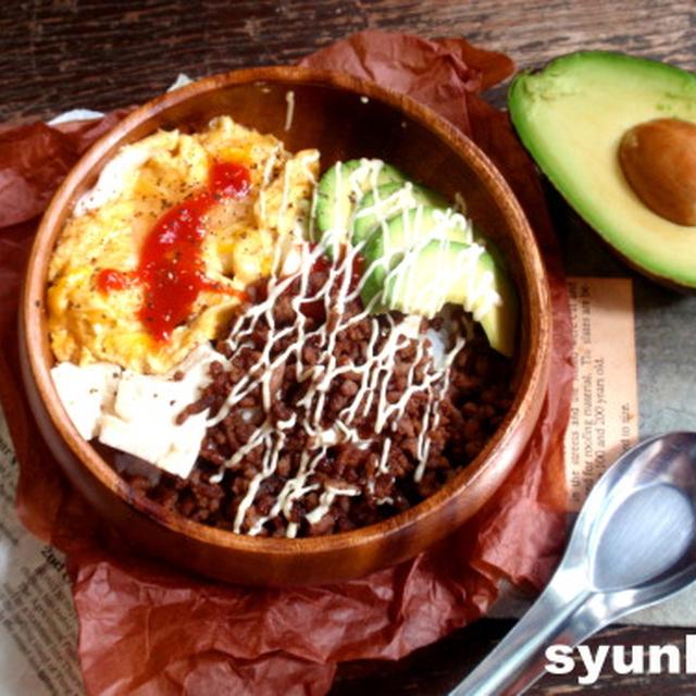 簡単！！ひき肉、オムレツ、アボガド豆腐丼
