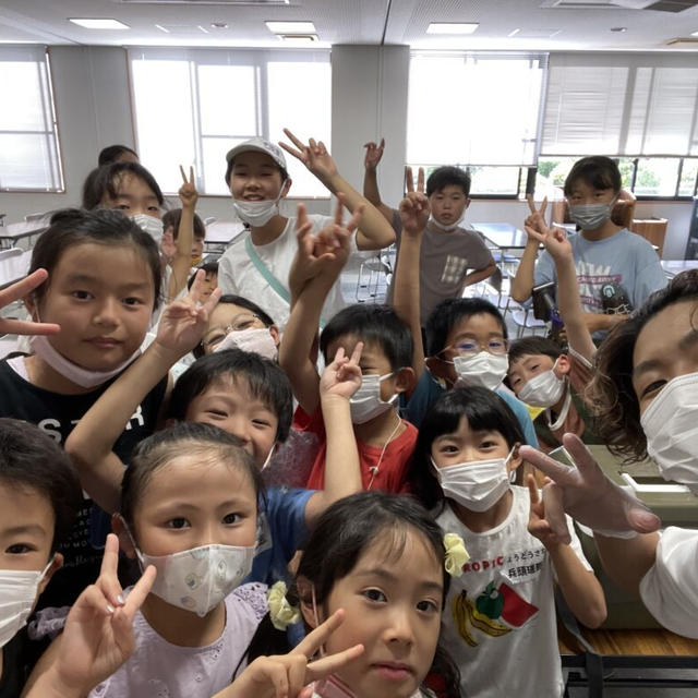 夏休み！35人の子供たちと餃子の皮でピザづくり体験【いよココロザシ大学】