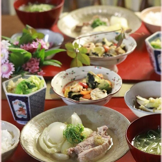 【レシピ・リンク】スペアリブと新玉ねぎの煮物。と　献立。　と　傘の後ろ姿。