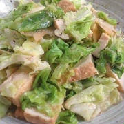 にんにくをきかせて風味豊か♪　春キャベツと厚揚げの味噌マヨ炒め