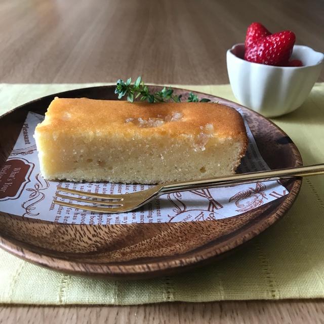 アーモンドとレモンピールのケーキ、バナナブレッド、コーヒーとクルミのマフィン