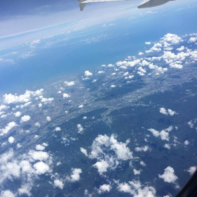 マカオからの航路にて。青い空・海・白い雲