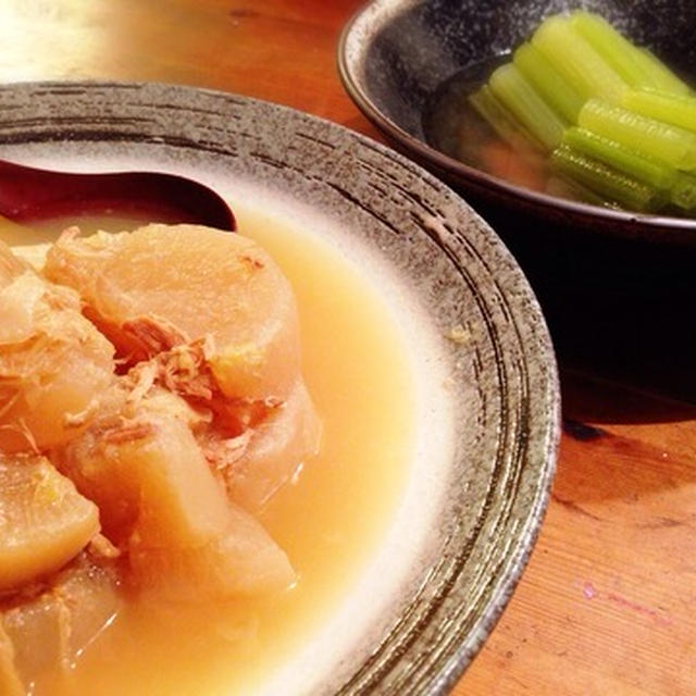 休日の白湯(ぱいたん)スープで大根ととろとろ白菜の煮物