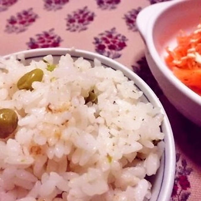 鮭節入り豆ご飯＆新にんじんのサラダ♪