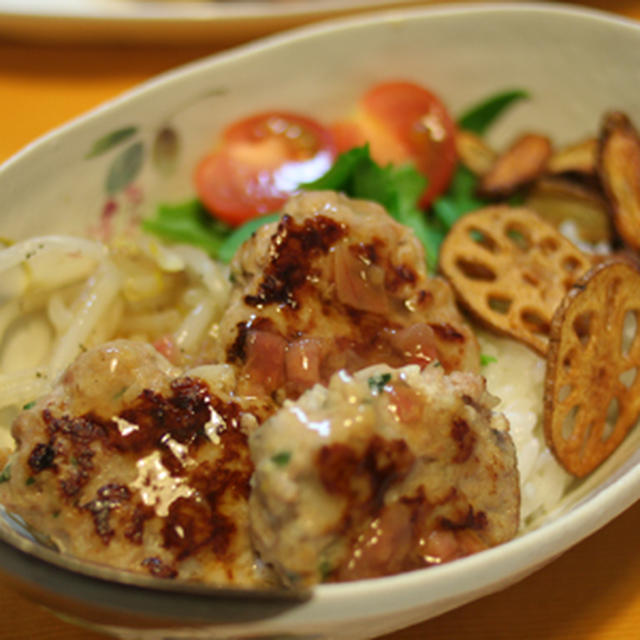 鶏つくね丼梅ソースと、お餅消費！春巻き