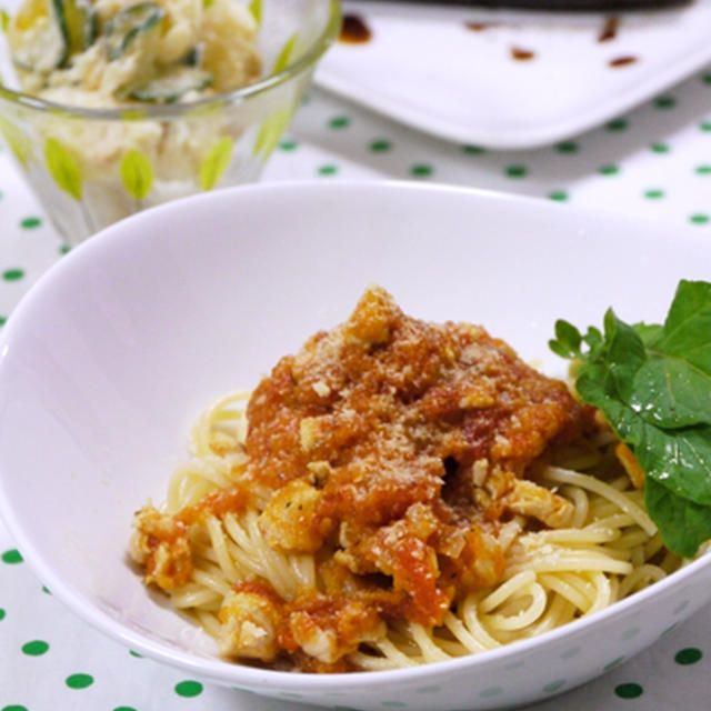 あらびきチキントマトソースパスタ。みそクリチポテトサラダ。の晩ご飯。