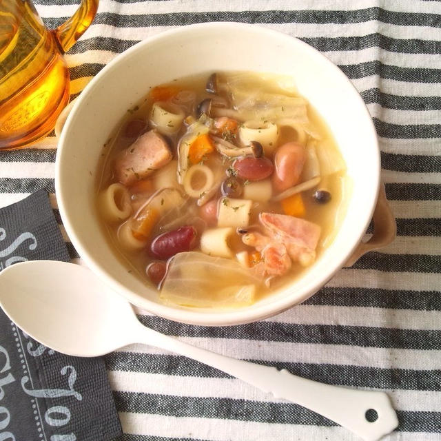 豆とキノコの、白いミネストローネ・スープ