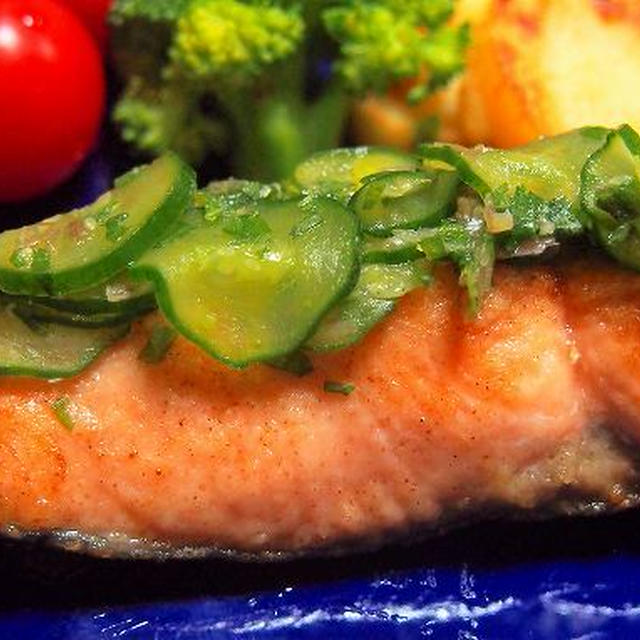 秋鮭の香味野菜のせ和風ムニエル　　香味野菜とスダチで爽やかに♪
