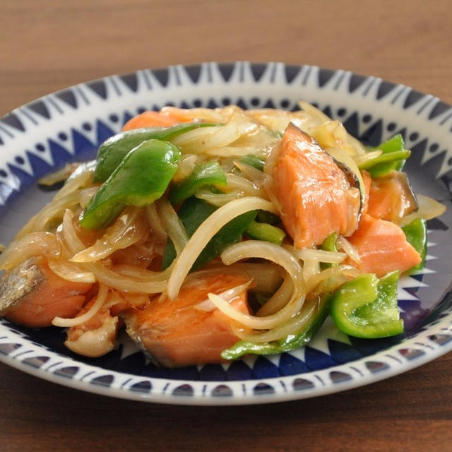 【10分でできる簡単レシピ】鮭とピーマンの甘辛炒め
