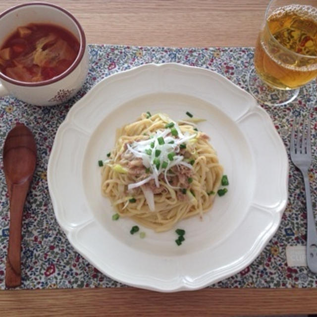 野菜たっぷりトマトスープと和風ツナパスタ