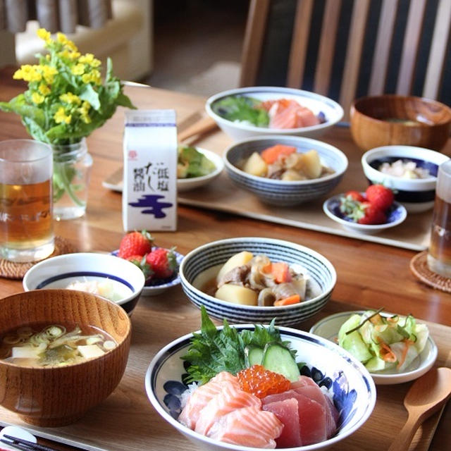 海鮮丼と肉じゃが。お祝いごはんは手巻き寿司。