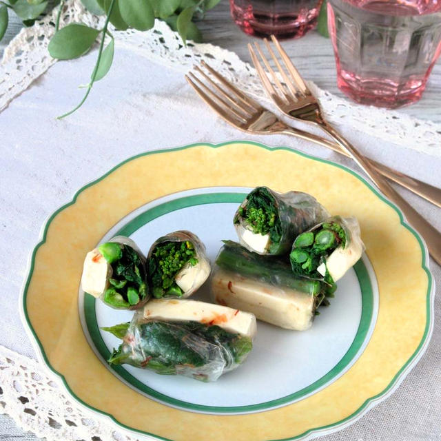 思いつきは想像以上。絶妙な食感でクセになる味♪菜の花とチーズのおかか生春巻き。