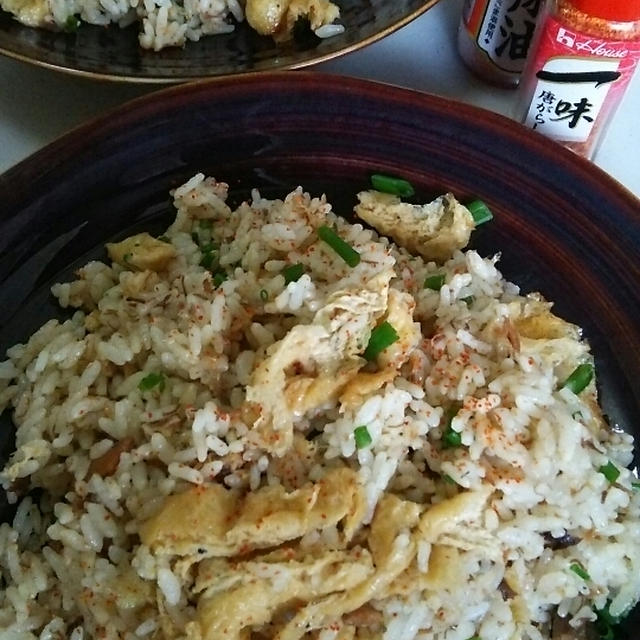 味付けは鯖缶のみ。香ばし油揚げと鯖缶のラー油風味混ぜご飯♪