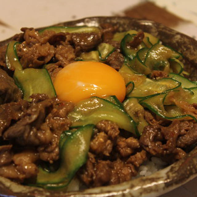 牛肉と胡瓜の韓国風丼／【music】Cajun Dance Party