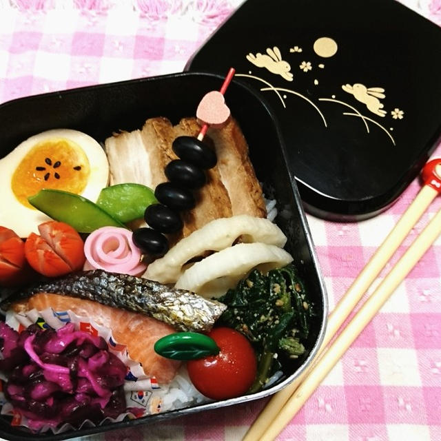 シンプルにのっけ弁当作りおきおかずをのせるだけどなので5分で、出来ちゃう(*^-^*...