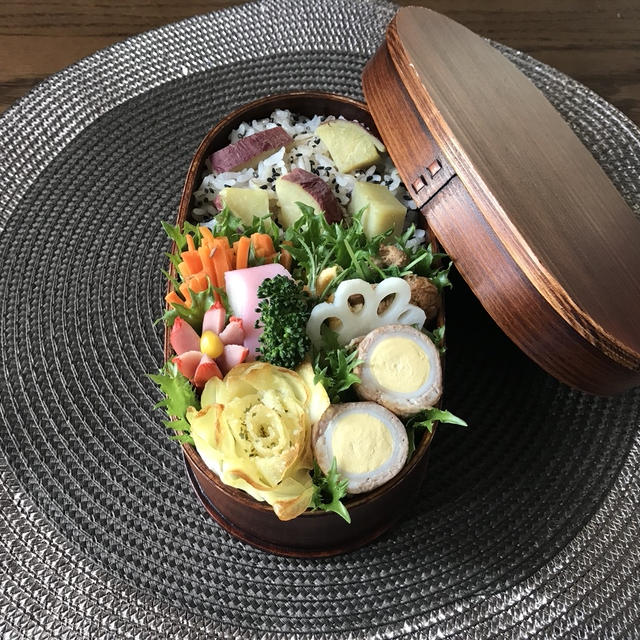 お弁当（さつまいもご飯）