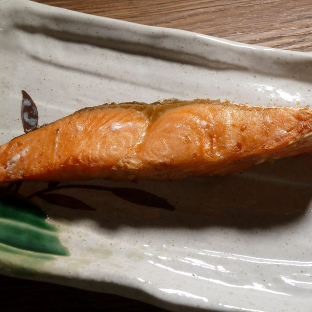 レコルトのエアーオーブンでパリパリふわふわな焼鮭を。