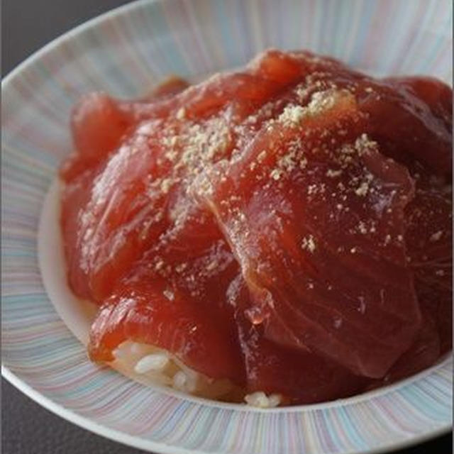 梅入りで、さらにさっぱり♪まぐろの漬け丼。＜レシピ＞