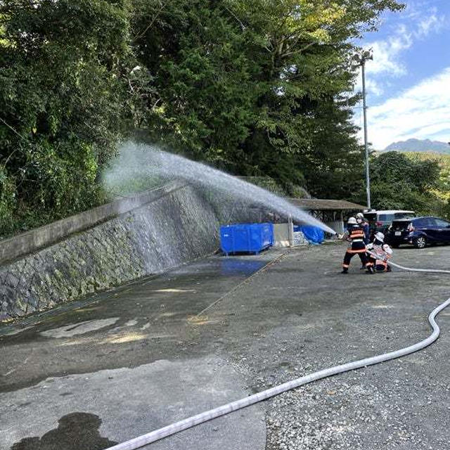 消防団と分署による合同訓練 〜自然水利と可搬ポンプ中継からの放水〜