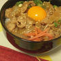 豚丼・卵黄のっけで日の出風？