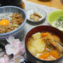 妻が運んでくれた、今しか食べれない海の幸朝食