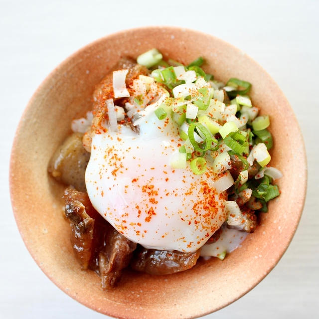 牛すじ煮込みで【ぼっかけ丼】すじコン