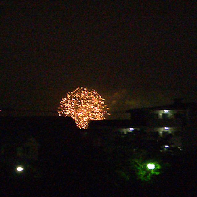 窓から花火