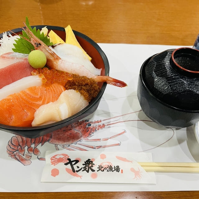 札幌7日間の旅　?場外市場で海鮮丼の朝食