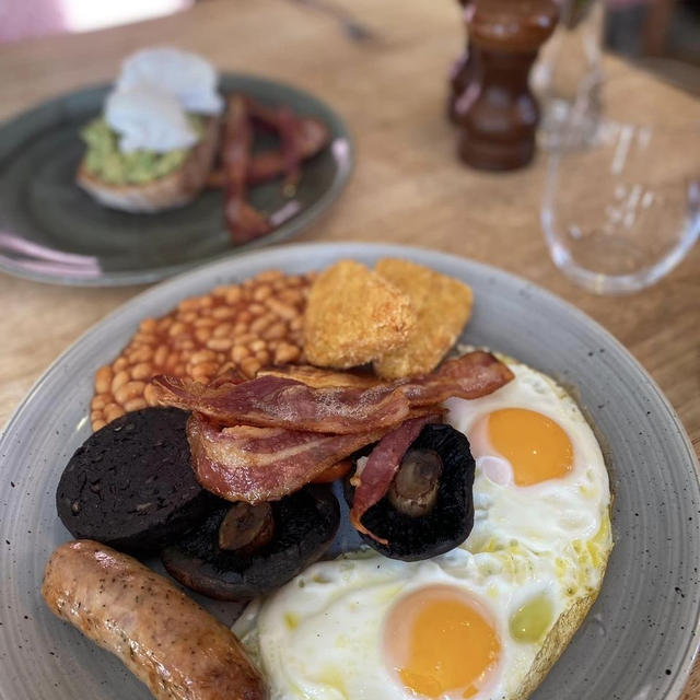 ラブリーな空間でイギリスらしい朝ご飯⭐️