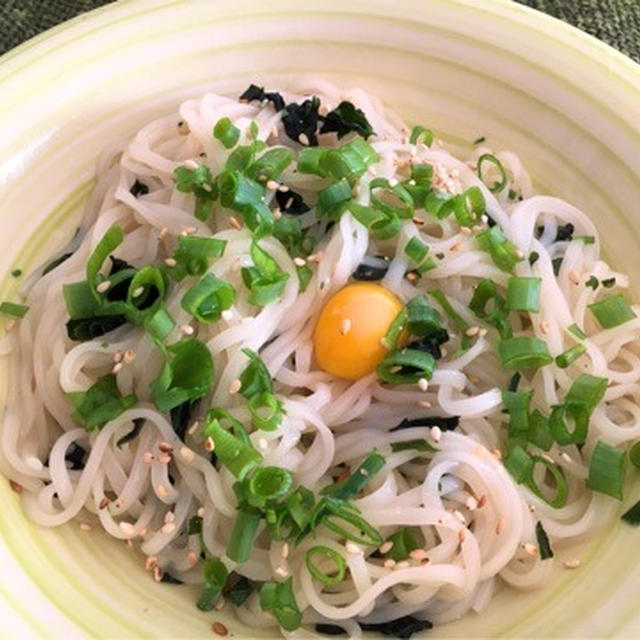 稲庭うどんで♬わかめスープ味の汁なしうどん